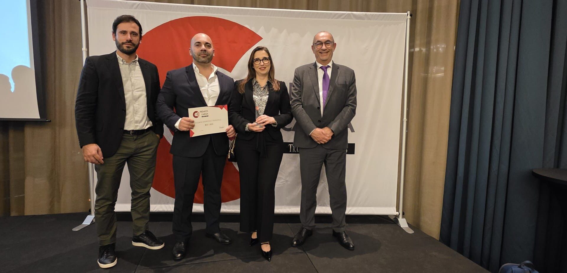 Colleagues at Transportes & Negócios awards 2025