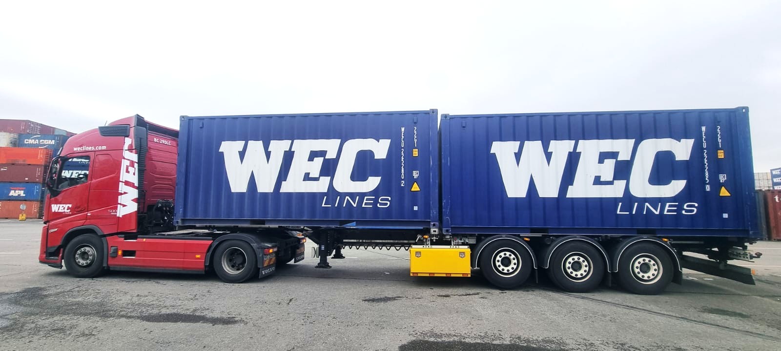 WEC Lines Truck with 20ft containers